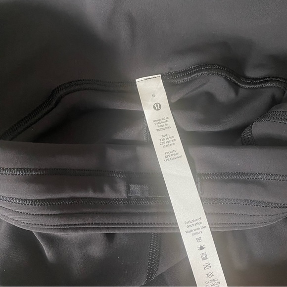 Like new lululemon power through leggings size 6 - Picture 10 of 12
